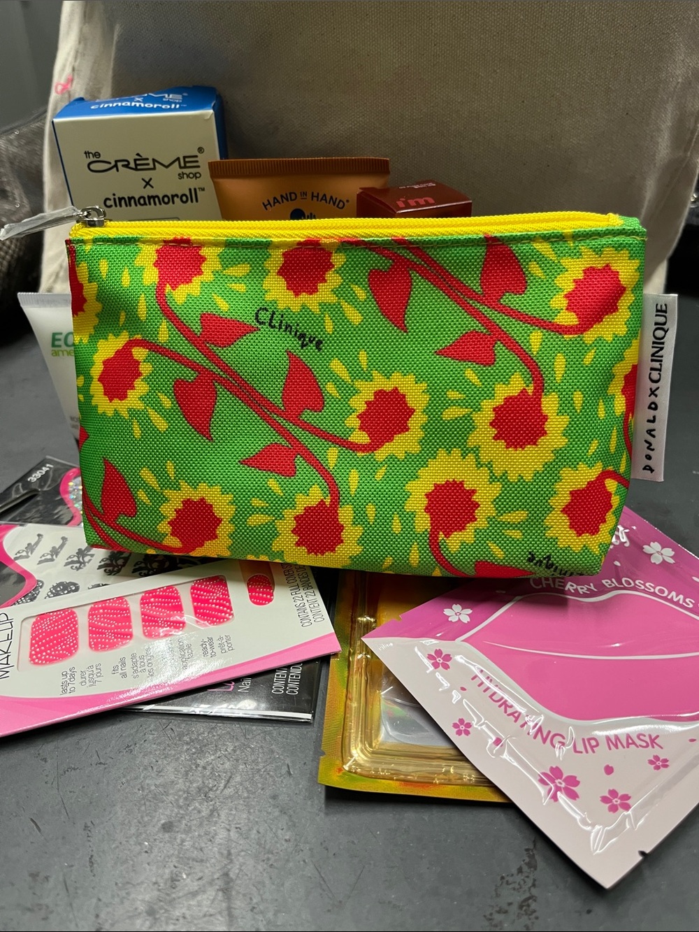 NWOT Clinique Donald Sunflower Cosmetic Pouch -  full of new items nail body lip - Picture 7 of 13
